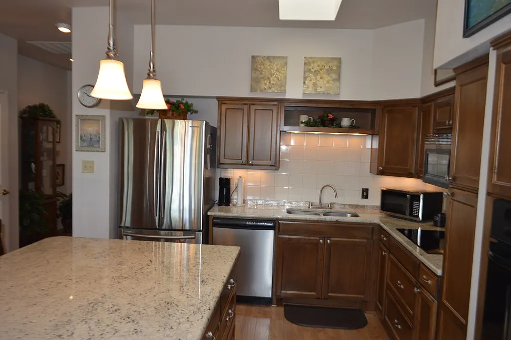 2 bed, 2.0 bath, 1208 sqft, $2,100 — Photo 3