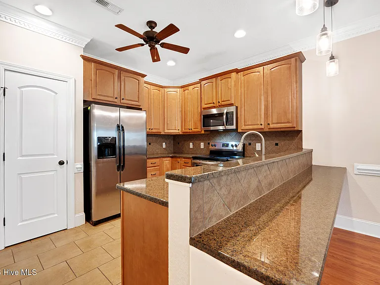 2400 Dovedale Ct #B — Photo 10