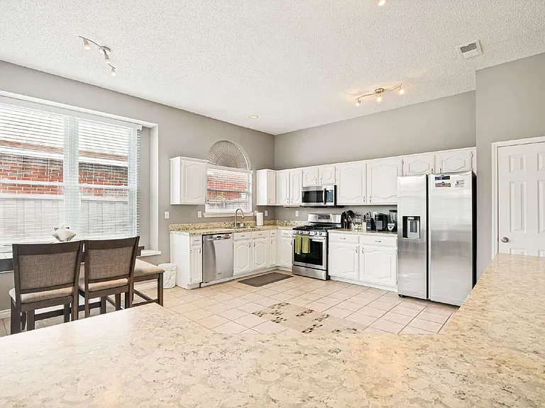 7013 Lo Chalmers Ln — Photo 10