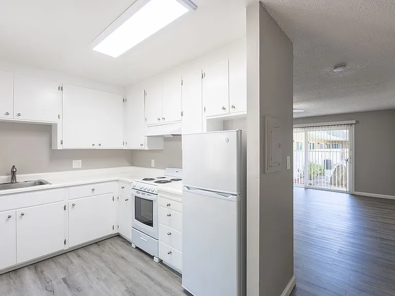 Sandalwood Apartments — Photo 17