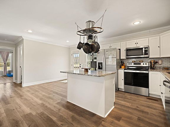 4th image of 219 Brook Dr