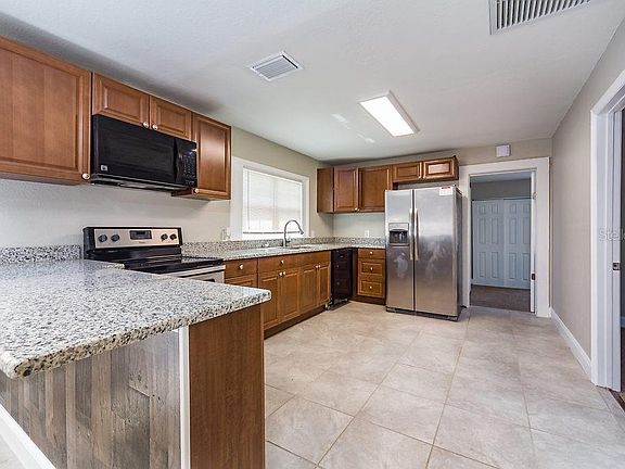 5th image of 326 Lime Ave