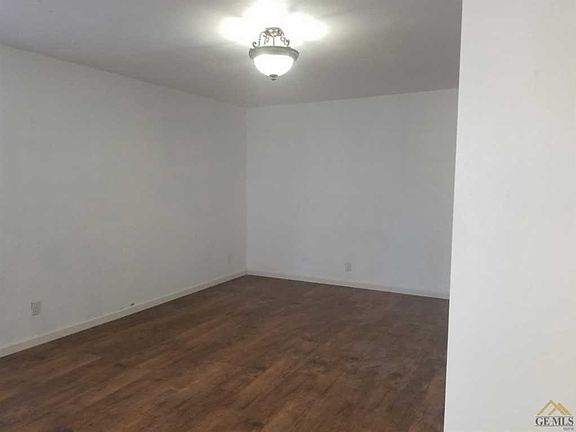 4th image of 665 Acacia Ave