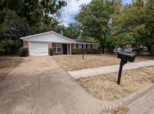 512 Cullum Ave, Hurst, TX 76053