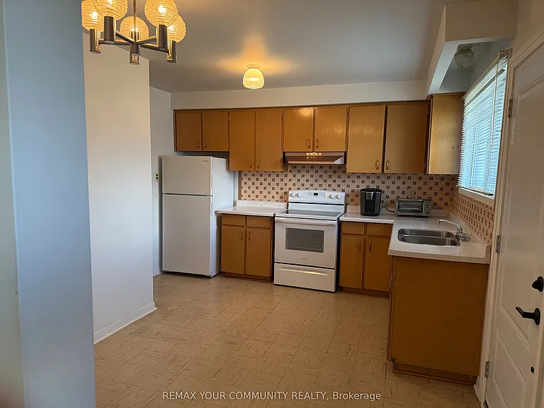 300 Driftwood Ave #UPPER — Photo 10