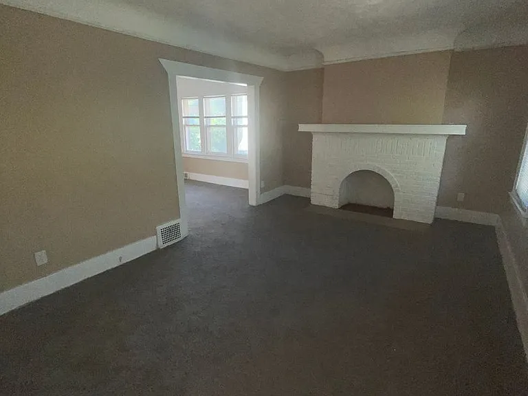 2645 W Grand St — Photo 3