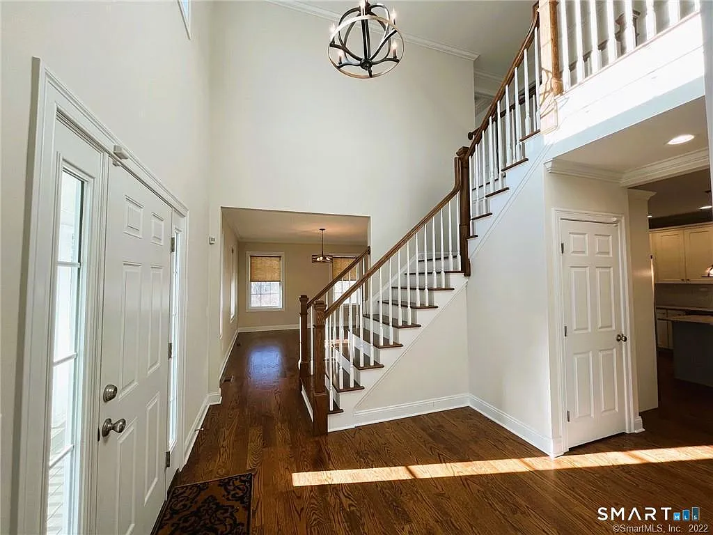 4 bed, 3.0 bath, 3192 sqft, $6,400 — Photo 3