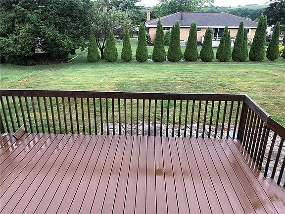 4th image of 485 Hillcrest Dr