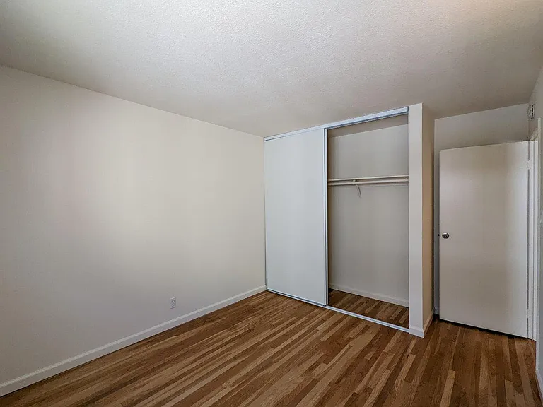 Vanguard Apartments — Photo 29