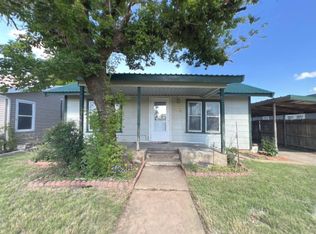 708 Cedar St, Plainview, TX 79072