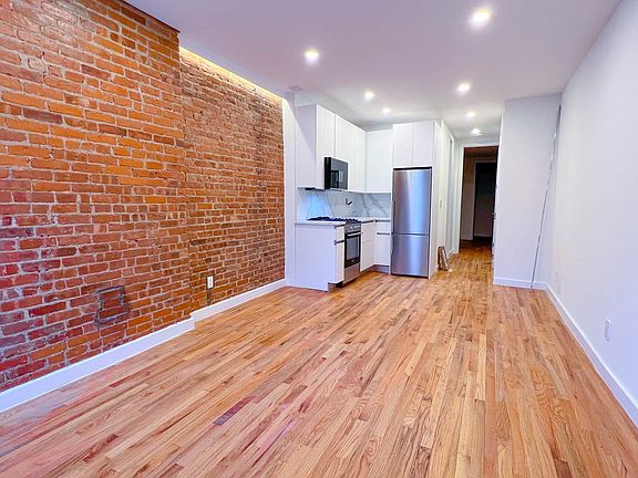 2nd image of 829 9th Ave #2R