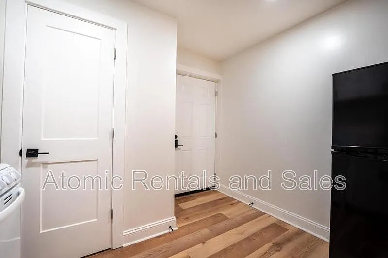 Studio, 1.0 bath, 237 sqft, $785 — Photo 2