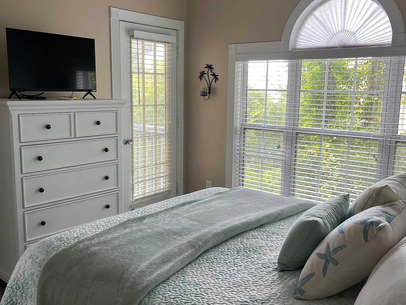4185 Hibiscus Dr — Photo 3