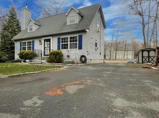 3529 Peak Dr, Tobyhanna, PA 18466