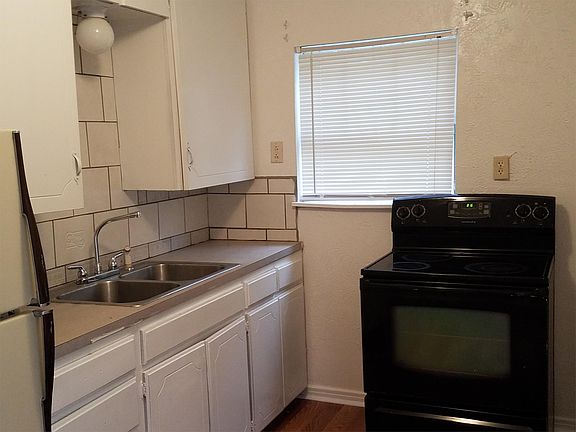 3rd image of 3800 Selma St APT B