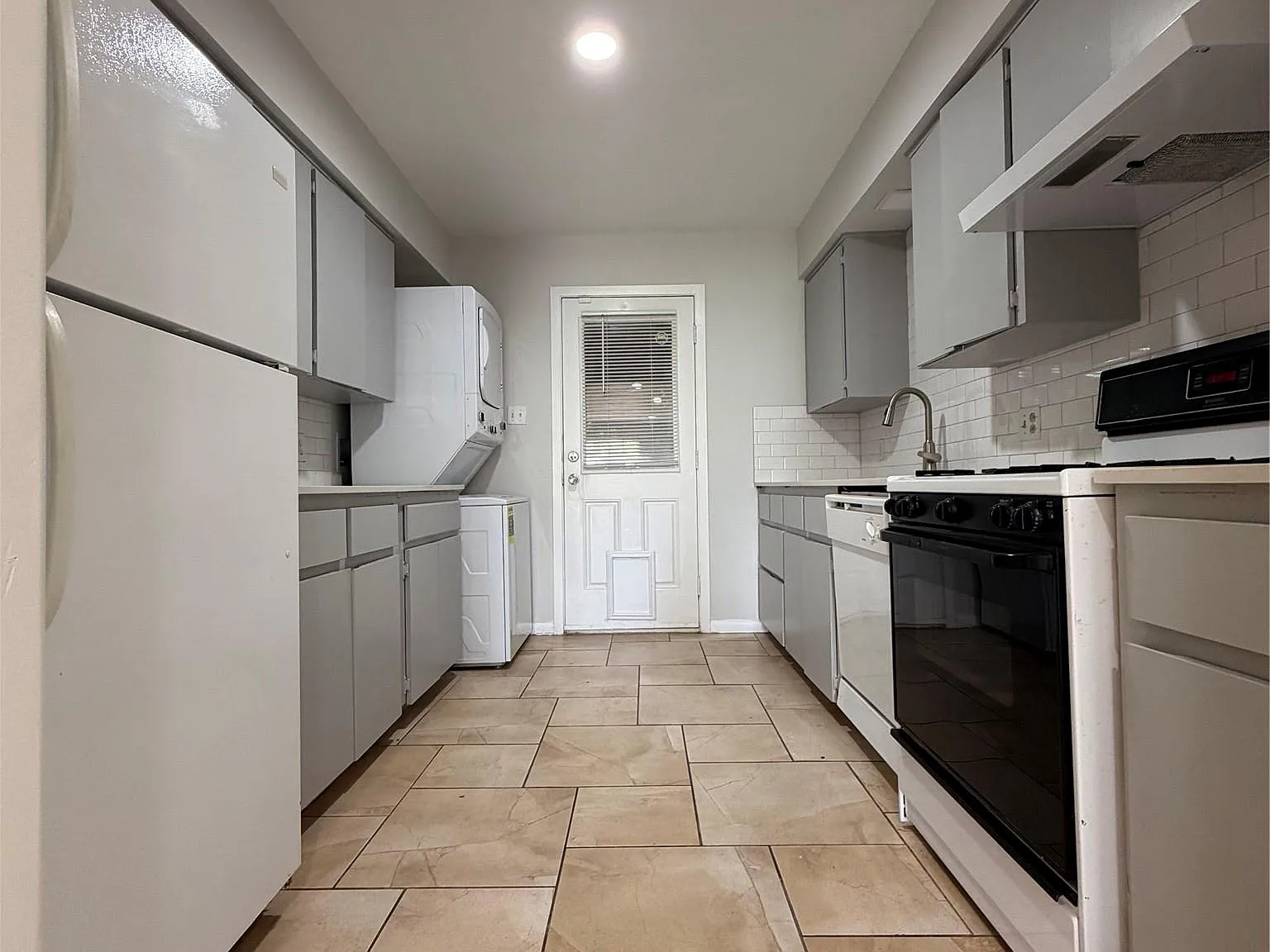 2 bed, 1.0 bath, 1007 sqft, $1,600 — Photo 3