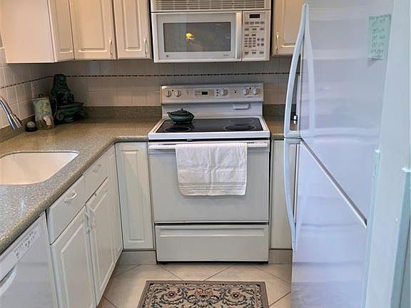 2nd image of 2929 SE Ocean Blvd Unit Un 132 4
