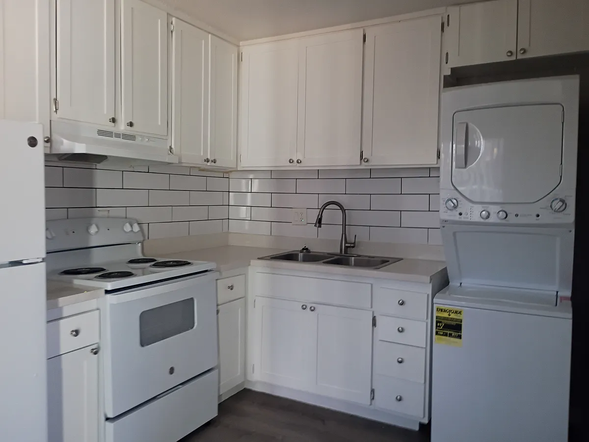Building Photo - 6444 Casada Way #9