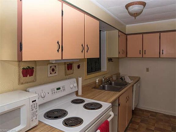 5th image of 535 Broadway St