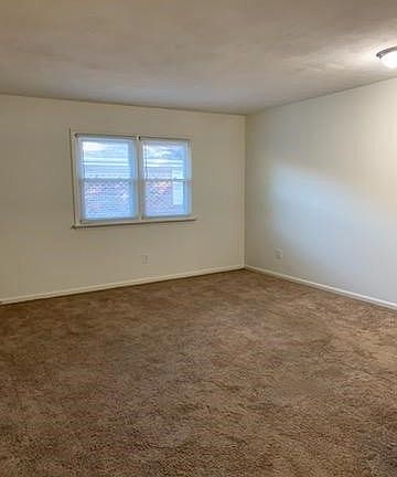 3rd image of 1008 Gill Ct #202