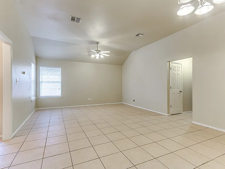2427 W Oklahoma Ave — Photo 2