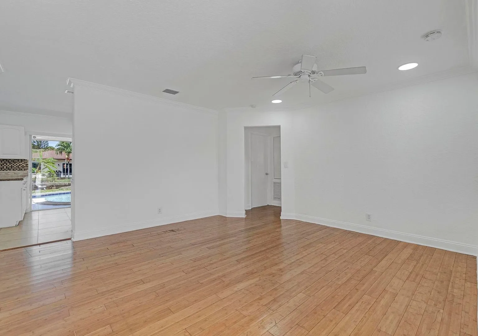 Spacious 3-Bedroom Home with Private Pool & Canal Frontage! — Photo 3