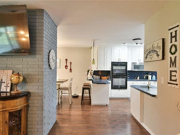 4th image of 5811 SE Lillian Cir