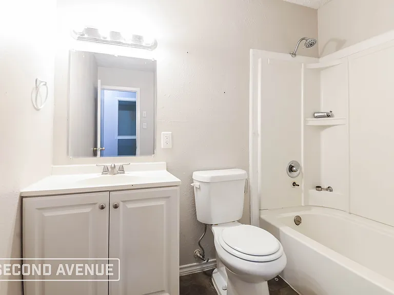 802 Memorial Dr — Photo 20
