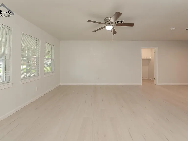 4505 University Ave — Photo 5