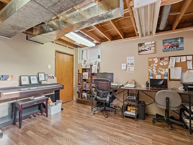 105 Wellington St W — Photo 35