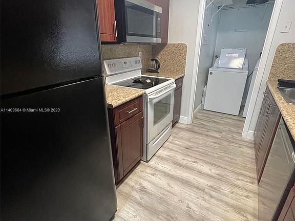 5th image of 4172 SW 51st St #3