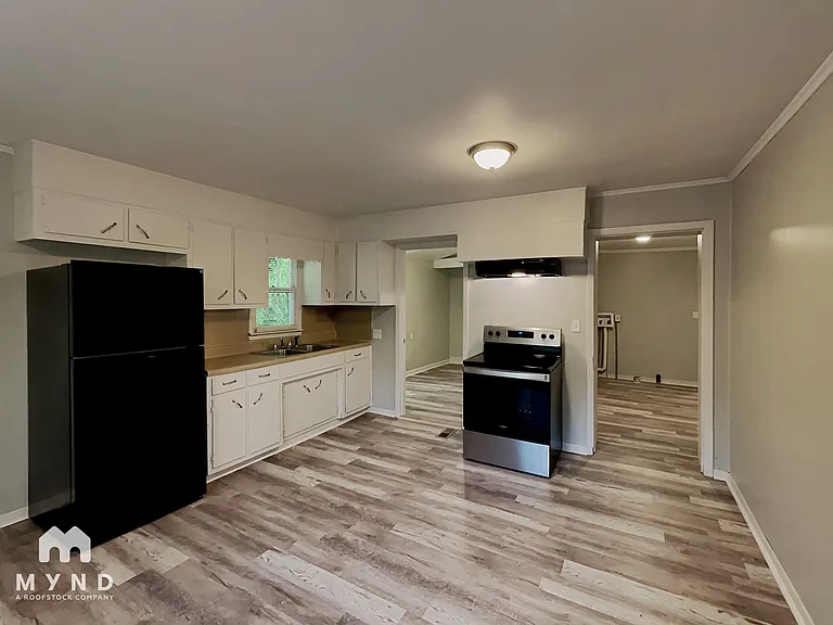 1445 Echols Dr — Photo 3