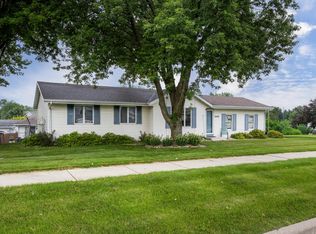 2206 Green Valley Dr, Janesville, WI 53546