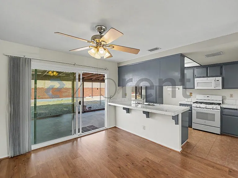 1140 Valley Spring Ln — Photo 4
