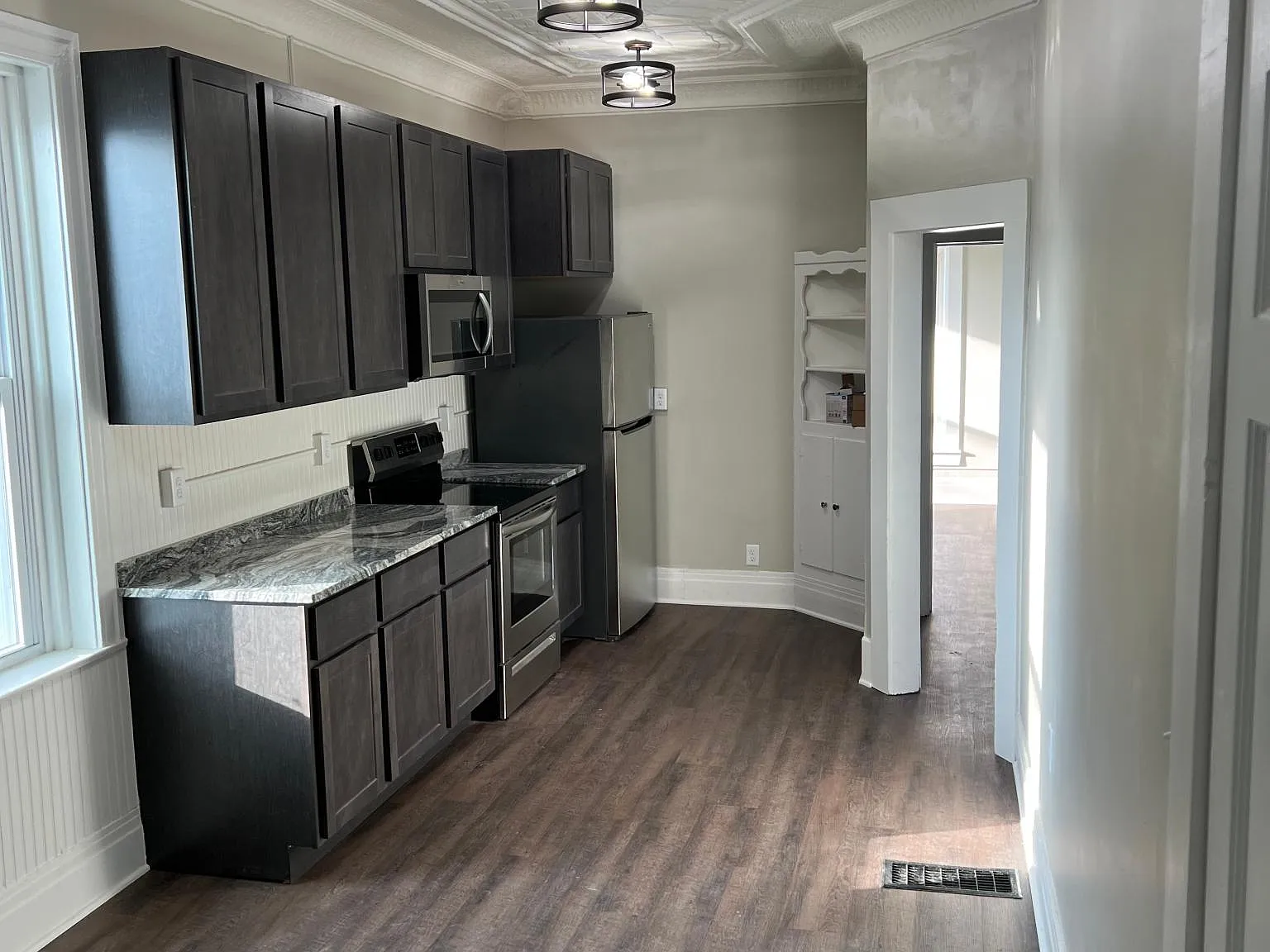 3 bed, 1200 sqft, $1,895 — Photo 1