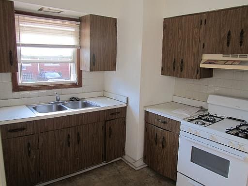 2nd image of 1941 W Albion Ave #1