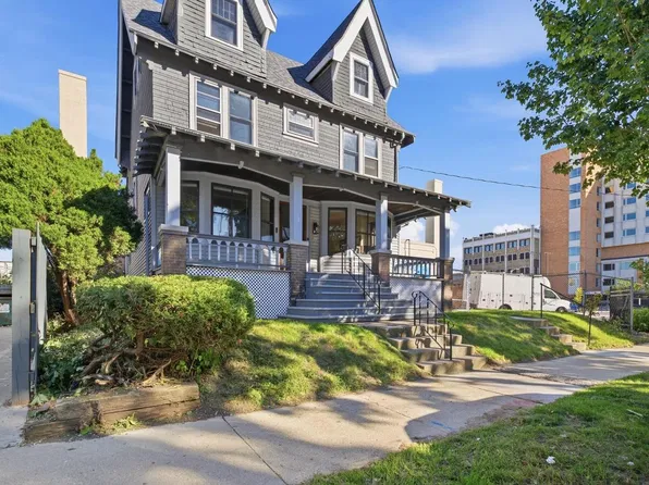 826 N 28th STREET, Milwaukee, WI 53208