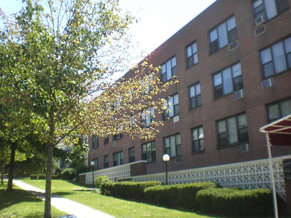 5th image of 47 Oakwood Ave