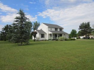E657 Berkshire Ln, Waupaca, WI 54981