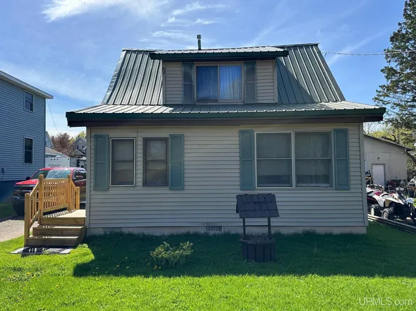 120 Prospect St, Ishpeming, MI 49849