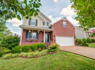 2106 Geneva Dr, Thompsons Station, TN 37179