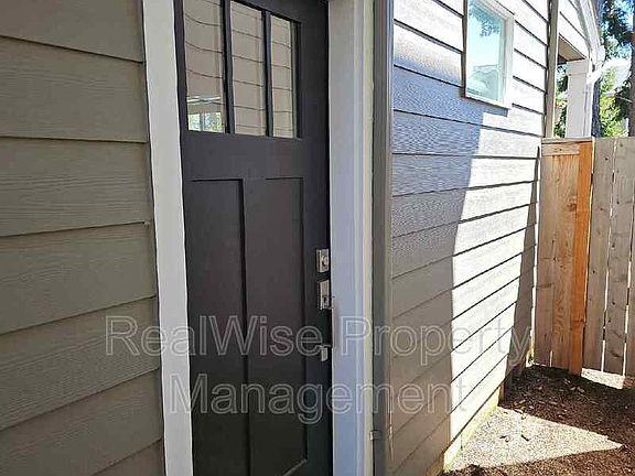3rd image of 11330 NE 25th St