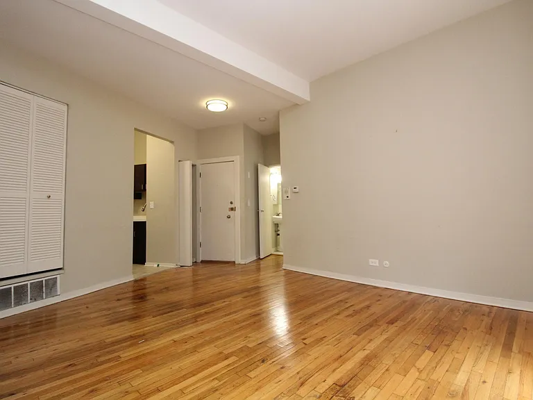 2302 N Clark St #2W — Photo 5