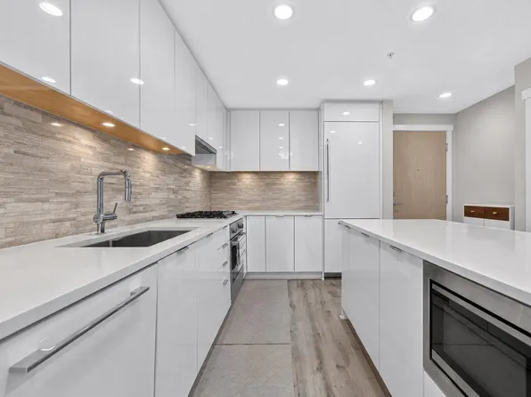 9233 Odlin Rd #307, Richmond, BC V6X 1C8