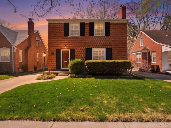 2073 Hawthorne Rd, Grosse Pointe Woods, MI 48236