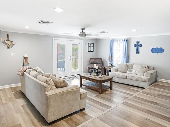 5th image of 416 Tamarack St