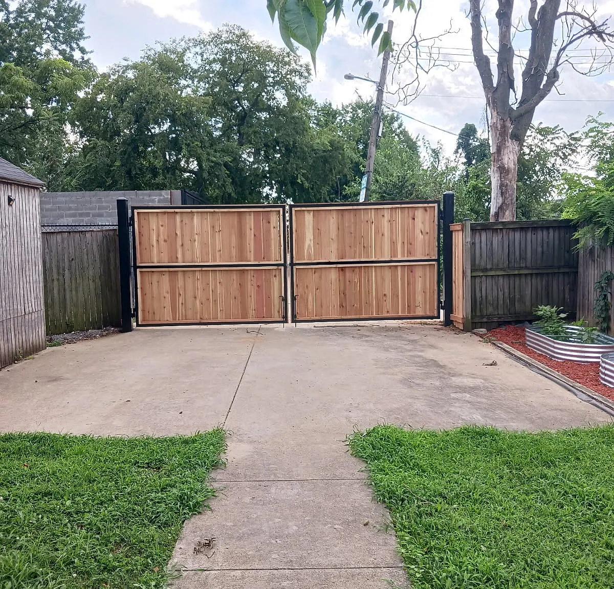 4 bed, 2100 sqft, $6,000 — Photo 2