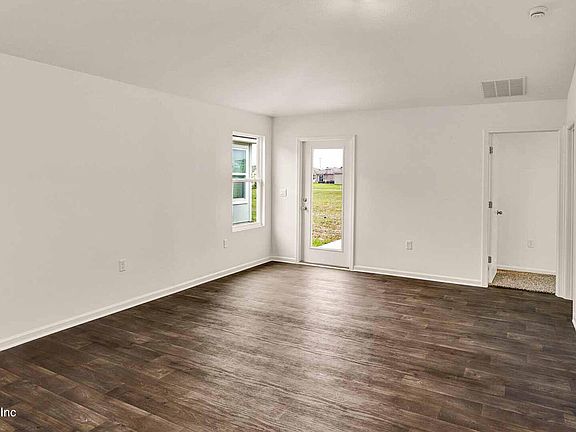 5th image of 4344 HEMLOCK Street