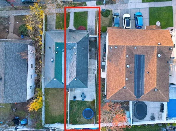 969 Armstrong Avenue image 3 of 34