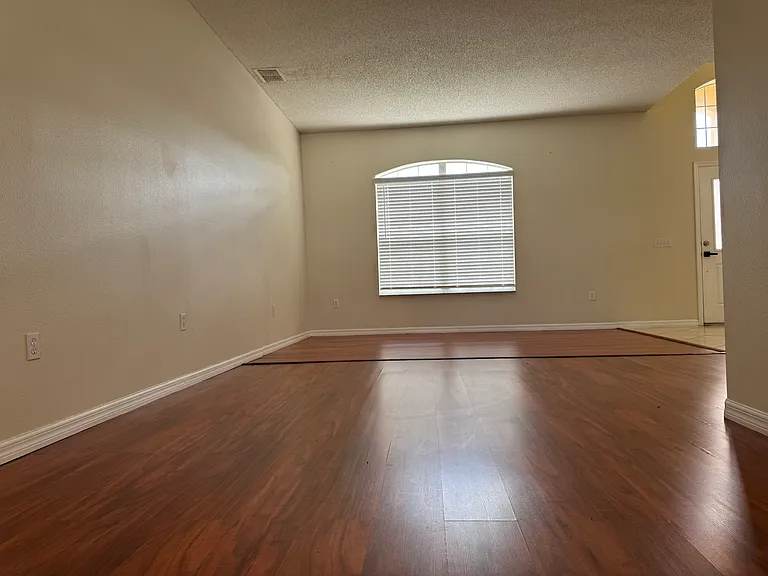 510 Bromley Ct — Photo 16